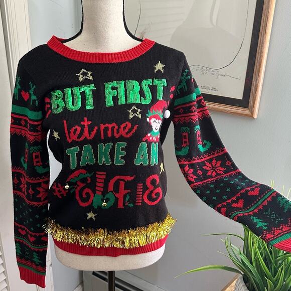 NO BOUNDARIES Sweater Womens Medium Ugly Christmas Garland Bells Sequins Holiday - Picture 1 of 14